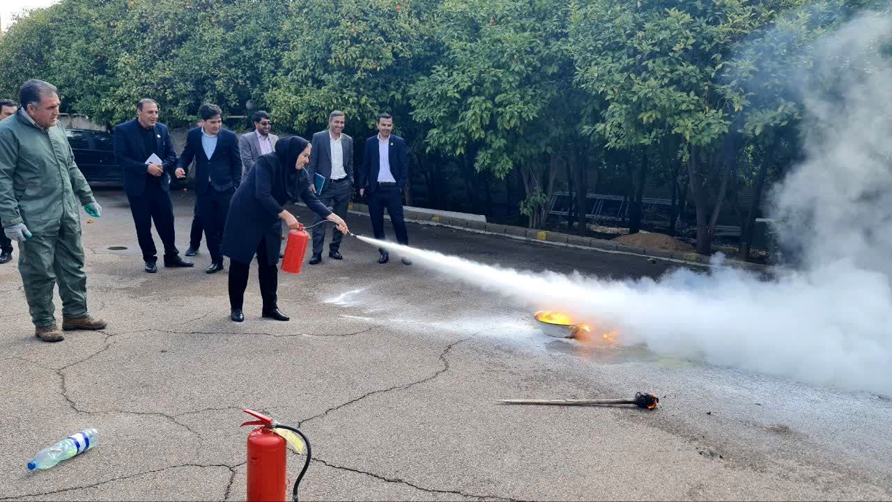  مراسم آموزش اطفای حریق و مقابله با آتش سوزی در ناحیه عشایری فارس