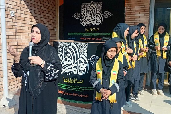 برپایی ایستگاه صلواتی و شهادت حضرت زهرا در مدرسه شهید زهره‌وند قرچک 