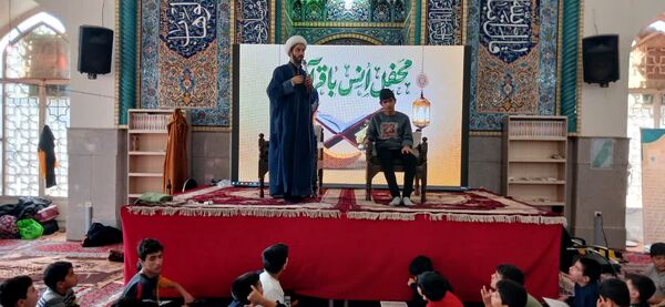  حس و حال معنوی دانش آموزان شرکت کننده در اعتکاف دانش آموزی مسجد مصلی طوقچی اصفهان