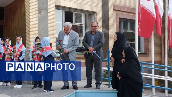 آغاز سال تحصیلی جدید باحضور مسئولان در دبستان فرهنگیان ۲ مشهد