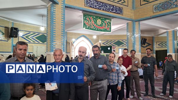 حضور پرشور رای‌اولی‌ها در انتخابات ریاست جمهوری