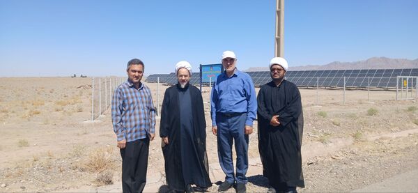 بازدید امام جمعه و رییس اداره کمیته امداد شهرستان خلیل‌آباد از کشاورزان 