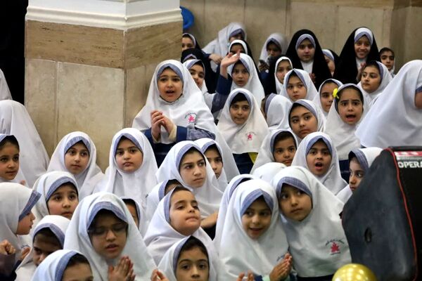 تجلیل از خیر مدرسه‌ساز دبستان دخترانه شاهد پوررضایی