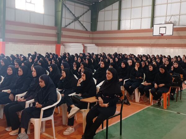 استقبال دانش‌آموزان بیرجندی از خادمان حرم امام رضا(ع)