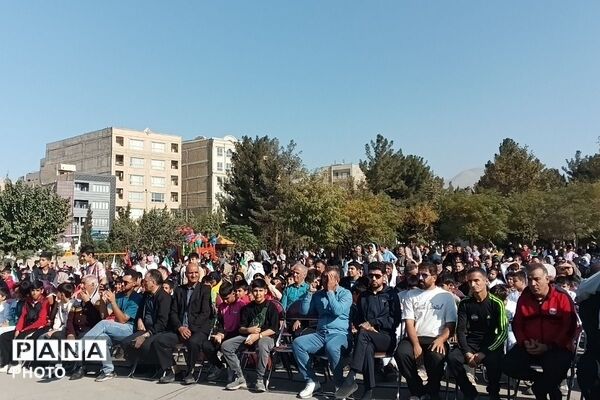 گام‌هایی برای سلامتی و نشاط خانواده‌ها؛ پیاده‌روی خانوادگی در شهر قدس