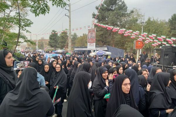 راهپیمایی ۱۳ آبان در شهر قیامدشت ری یک