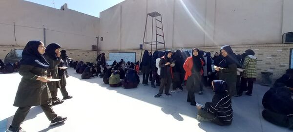هم‌صدایی دو نسل در دبیرستان عفت؛ جشن شعبانیه و دهه فجر با رنگ همدلی