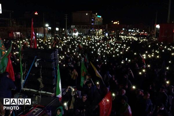 حضور جمعیت گسترده مردمی در یادبود شهادت امام خامنه‌ای