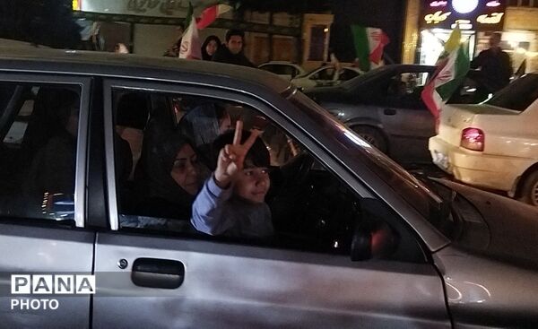حضور دهه نودی ها در رژه ماشینی بلوار فضل نیشابور 