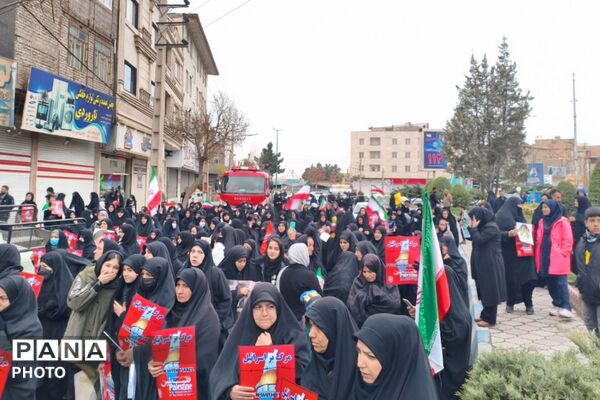 تجدید پیمان مردم ولایتمدار بهارستانی با سومین رهبر انقلاب در روز قدس