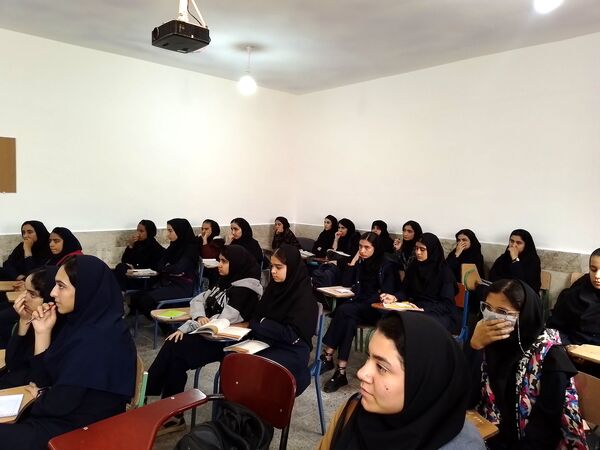 برگزاری جلسه مشاوره تحصیلی در دبیرستان دخترانه رفعت