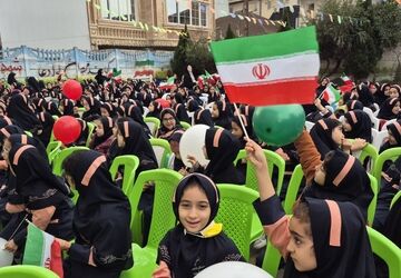 زنگ انقلاب در مدرسه شاهد شهید میرحق‌پرست نواخته شد