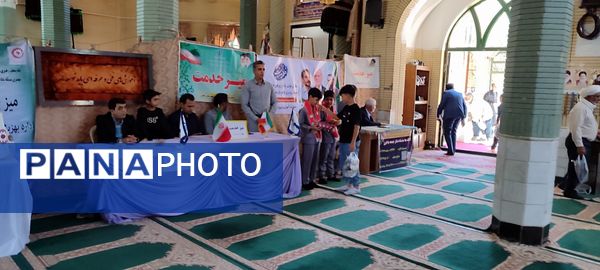 پاسخگویی مسئولان شهرستان باخرز به مردم در میز خدمت