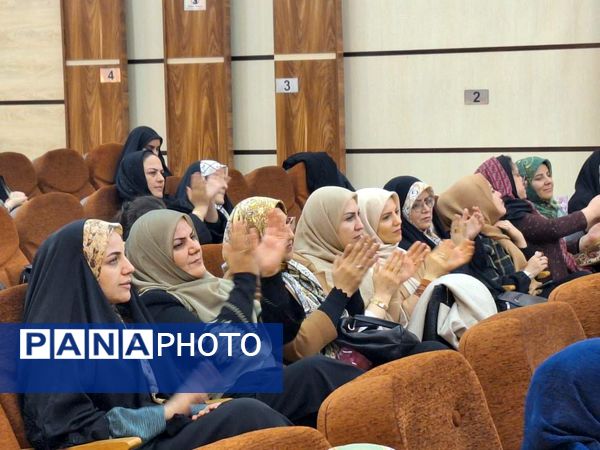 گرامیداشت معلمان و فارغ‌التحصیلان در دبیرستان شهید بابایی