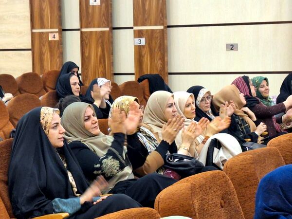 گرامیداشت معلمان و فارغ‌التحصیلان در دبیرستان شهید بابایی