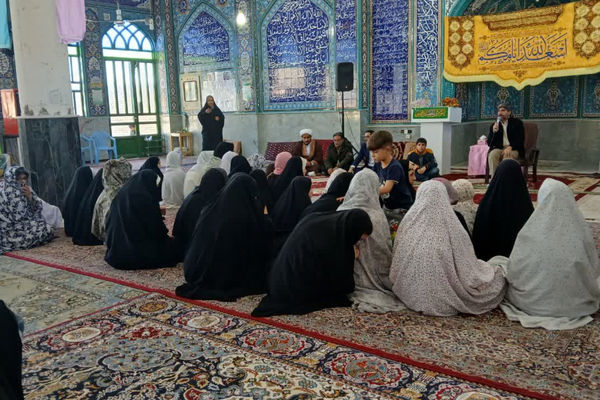 اعتکاف ۲۰۰۰نفری دانش‌آموزان شهرستان آباده در مساجد