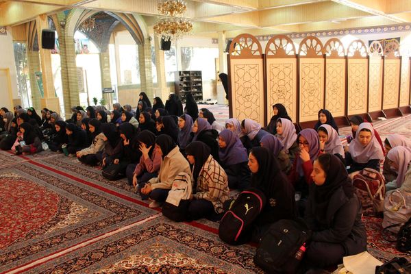 عزاداری باشکوه دانش‌آموزان و مسئولان در سوگ حضرت فاطمه زهرا (س)