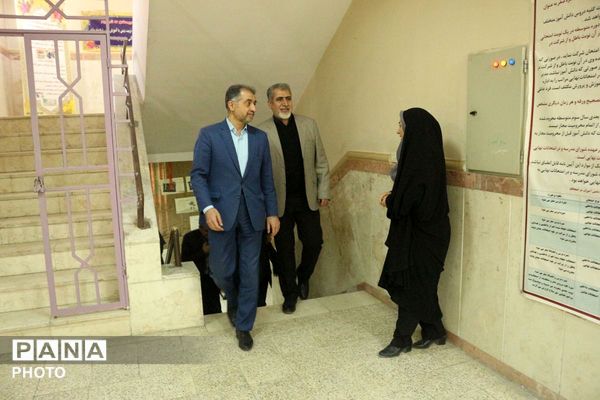  بازدید نماینده مجلس از مدارس فیروزکوه و دماوند به مناسبت هفته امور‌تربیتی