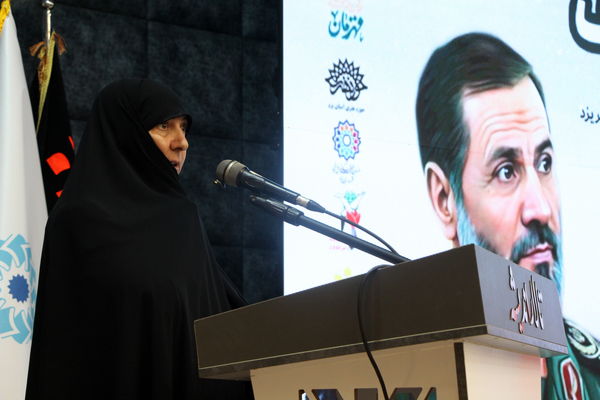 نشست بررسی کتاب همسفر آتش و برف یزد