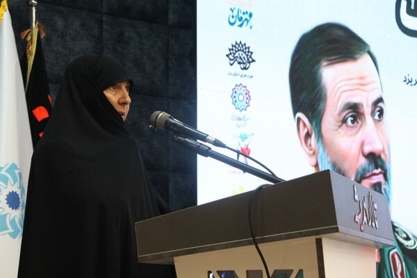 نشست بررسی کتاب همسفر آتش و برف یزد