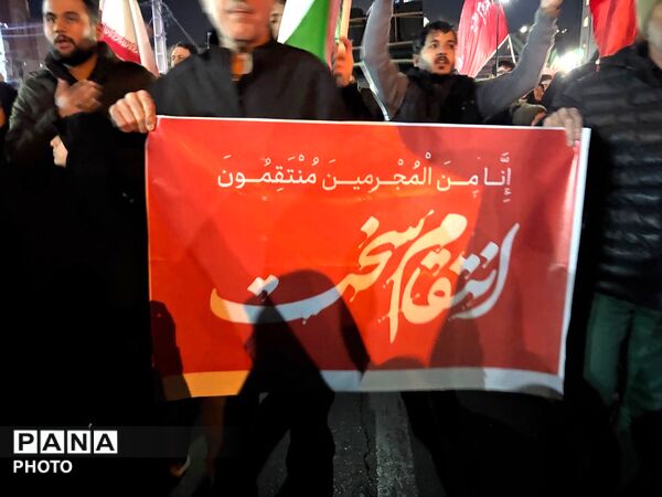حضور پرشور مردم کرج در سوگ رهبر انقلاب و تشییع شهدا