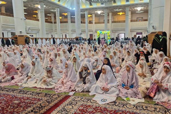 برگزاری جشن ۱۰۰۰ دانش‌آموز دختر روزه اولی در شیراز