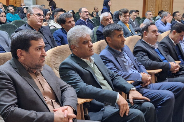 آیین تقدیر از انجمن‌های اولیا و مربیان برتر و تبیین فرآیند انتخابات شورای انجمن اولیا و مربیان ناحیه یک شیراز 