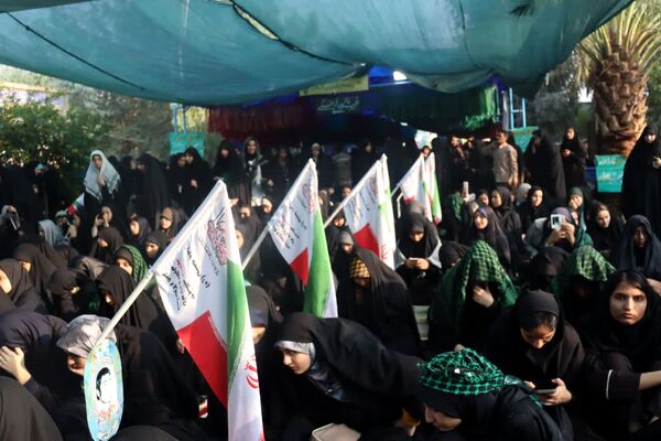 دانش‌آموزان کوهدشتی در یادمان شهدای هویزه