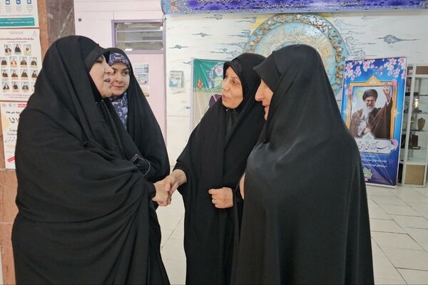 آیین گرامیداشت روز دانش‌آموز با حضور مسئولان منطقه ۱۳ در دبیرستان طلیعه شاهد