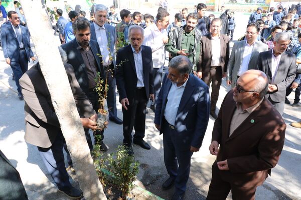 آیین بازگشایی مدارس و نواختن زنگ مهر ایثار و شهادت در ناحیه ۶ مشهد 