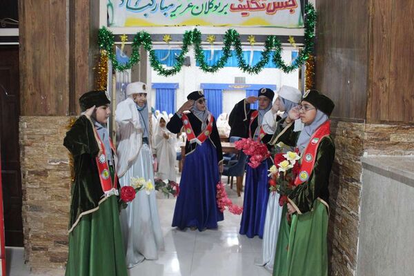 حضور رئیس سازمان دانش آموزی کشور در جشن تکلیف دختران مدرسه هوانیروز