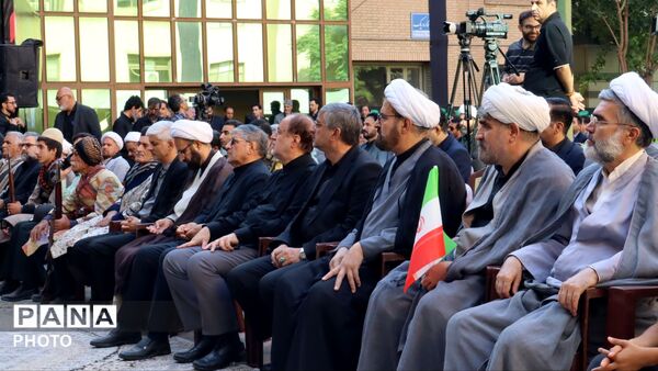 وداعِ اشک‌آلودِ هزاران فرهنگی با رهبرِ شهیدِ آسمانی