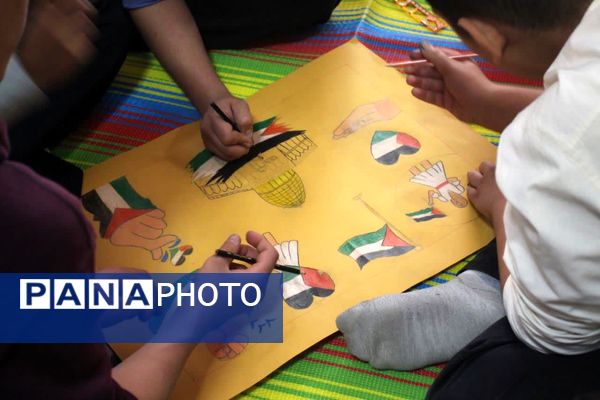 اجتماع استکبار ستیزی و رویداد پلاکاردنویسی دانش‌آموزان سمنان