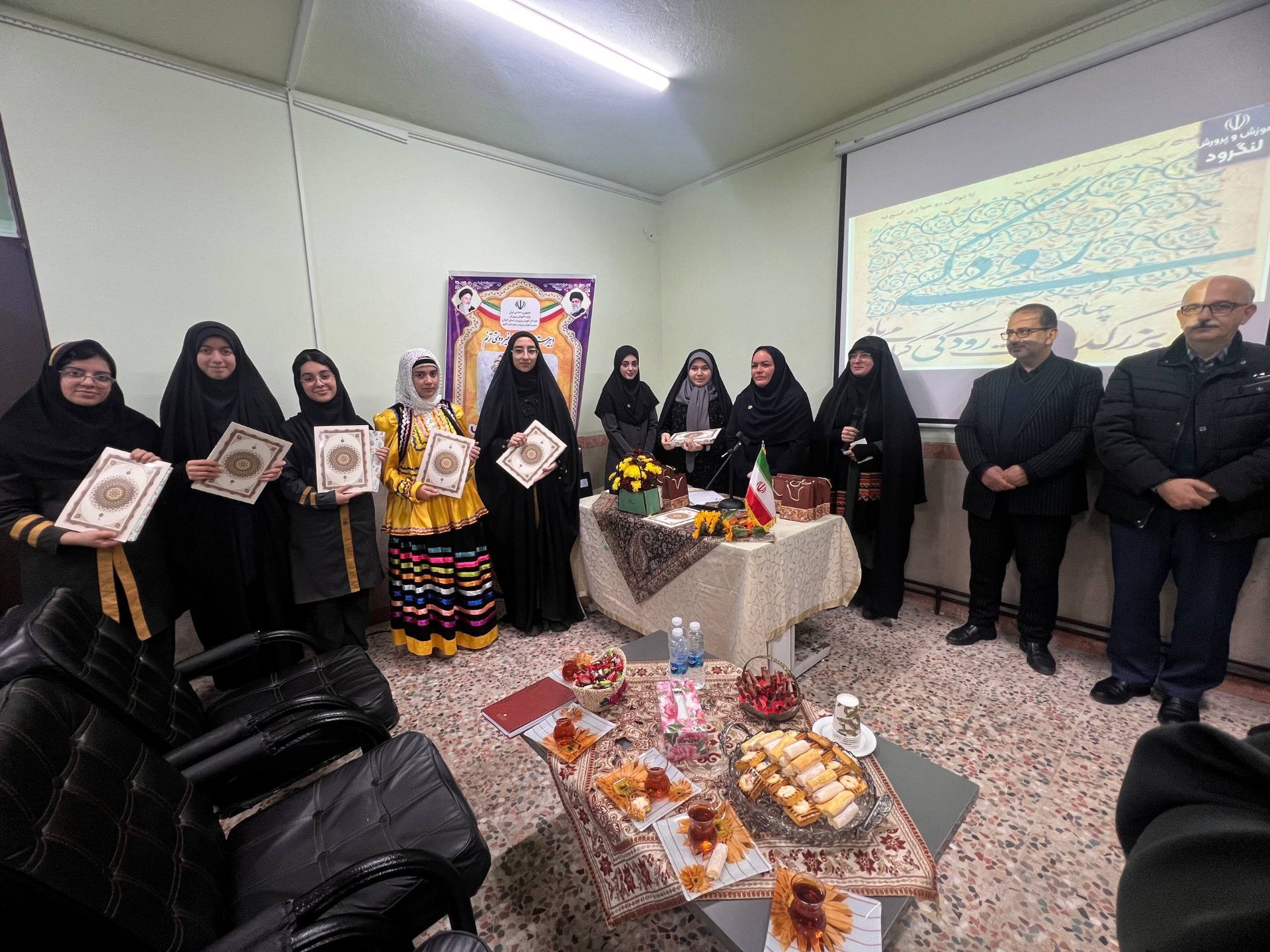 بزرگداشت بزرگان علم وادب، سبب رونق بخشی هویت ملی می‌شود 