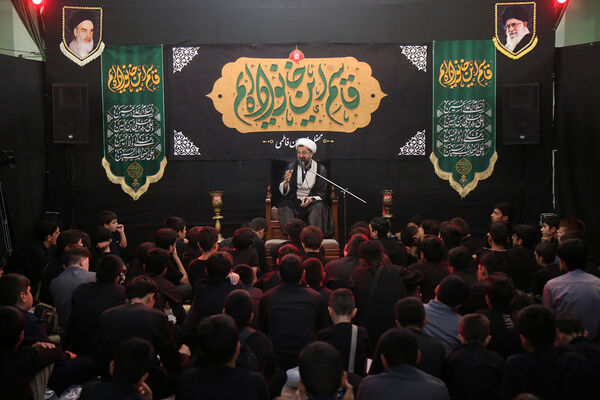 محفل عزاداری نوجوانان در حرم حضرت معصومه(س)