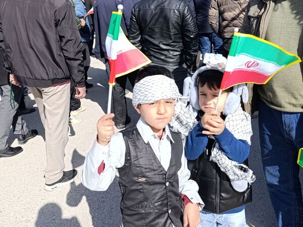 حضور گسترده مردم سفیددشت در راهپیمایی ۲۲ بهمن