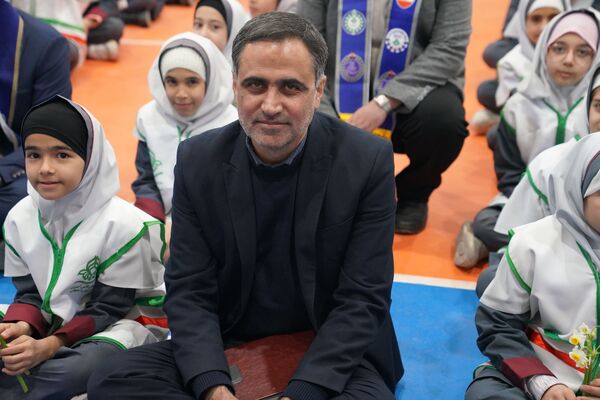 مانور یاوران انقلاب در دبستان دخترانه حاج حسن اصلانی ۲