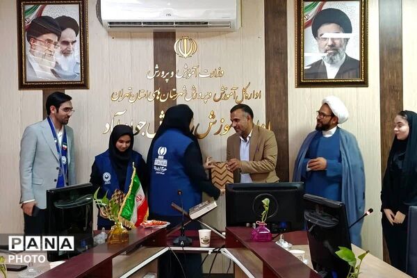 تقدیر از دانش آموزان منتخب فرصت نوجوانی منطقه جوادآباد