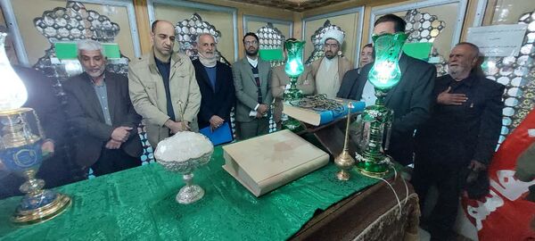 آیین غبارروبی ضریح مطهر حضرت علی‌بن‌امام‌محمدباقر(ع) 