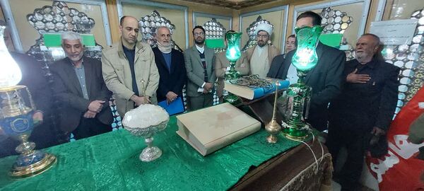 آیین غبارروبی ضریح مطهر حضرت علی‌بن‌امام‌محمدباقر(ع) 