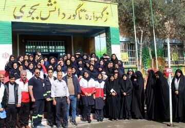 مراسم مانور سراسری زلزله در آموزشگاه نوشین بختیاری جوادآباد