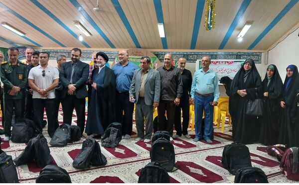 رزمایش اهدا لوازم التحریر به دانش‌آموزان نیازمند در محمودآباد