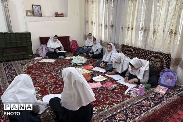 فداکاری معلم شیروانی برای برگزاری کلاس حضوری در خانه یک مادر مهربان