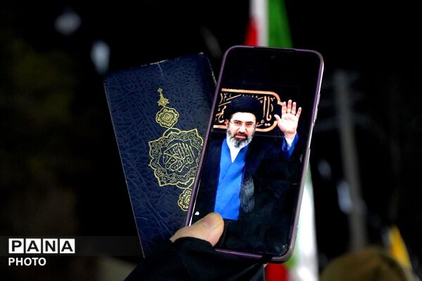 اجتماع حماسی مردم نظرآباد برای بیعت با سومین رهبر انقلاب