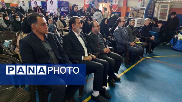 نمایشگاه هفته پژوهش در دبیرستان احمدی روشن شهرستان فردیس