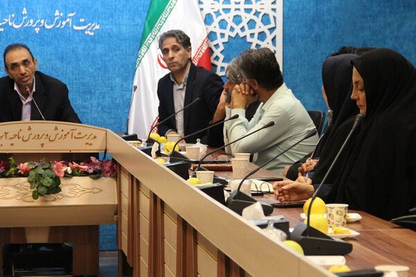 برگزاری جلسه توجیهی مدیران دوره متوسطه اول در سالن فرهنگ بهارستان دو