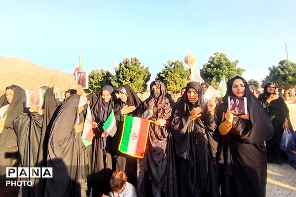 بیعت دانش‌آموزان دیشموکی  با رهبر انقلاب