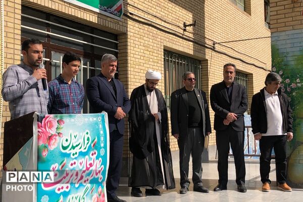 آیین سپاس مربی با حضور پیشتازان سازمان دانش آموزی در ناحیه دو شهرری 