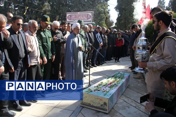 تشییع و خاکسپاری شهید گمنام در باغ جنت شیراز