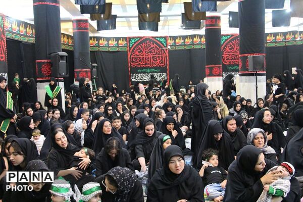 تجدید پیمان مادران قرچکی با آرمان‌های عاشورا در مراسم شیرخوارگان حسینی